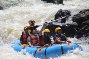 rafting di puncak